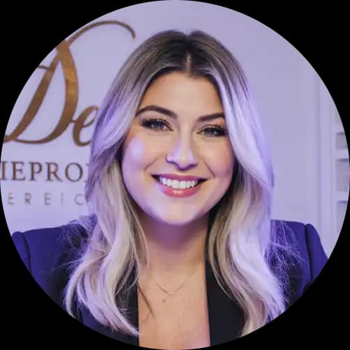 María - Dueña de salón de belleza